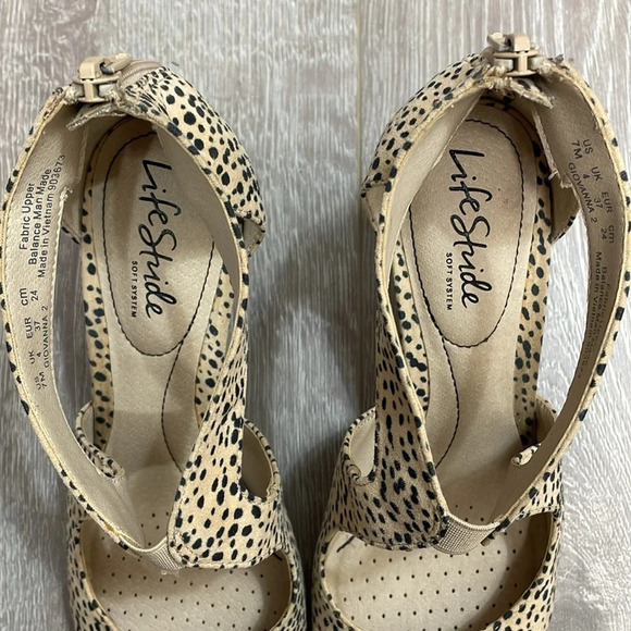LifeStride Giovanna 2 Cheetah Pumps 7 - Picture 7 of 16